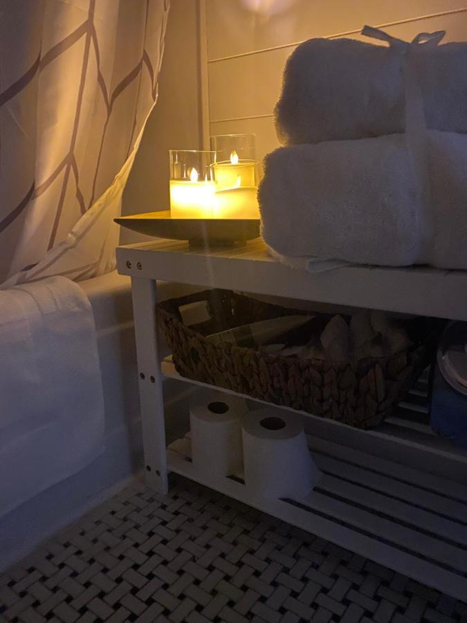 Cozy, Upstairs Apartment Pets Welcome With Fee Family Friendly Close To Everything Cleveland Luaran gambar