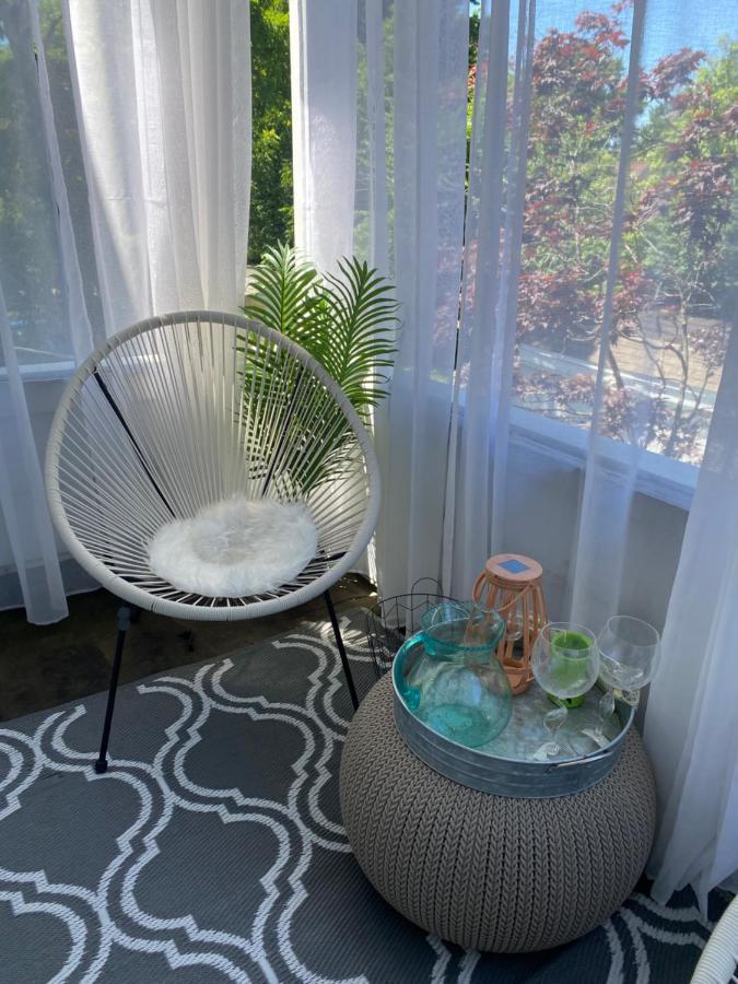 Cozy, Upstairs Apartment Pets Welcome With Fee Family Friendly Close To Everything Cleveland Luaran gambar