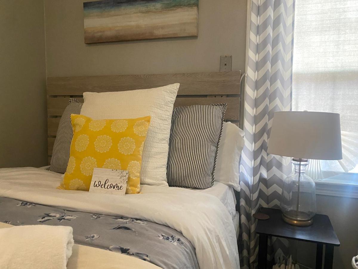 Cozy, Upstairs Apartment Pets Welcome With Fee Family Friendly Close To Everything Cleveland Luaran gambar